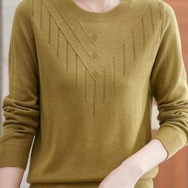 Middle-aged women's sweater in autumn and winter, mother's clothes loose regular base shirt pullover long-sleeved top round neck sweater