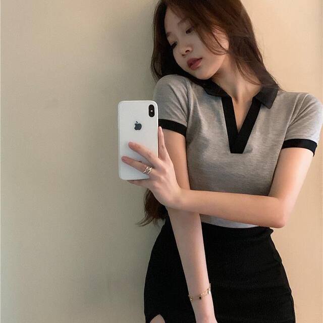 Large size 300jin [Jin is equal to 0.5 kg] V -neck short -sleeved T -shirt female ins in summer slimming, thin and covered short polo collar bottom shirt
