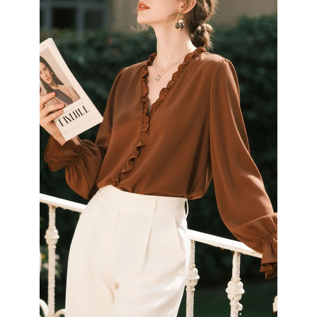 Maillard Brown Earrings V-neck Shirt Women's Autumn 2025 New Long Sleeve Shirt French Bourgeois Top
