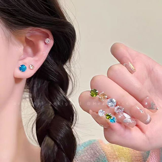 Colorful flashing beautiful light luxury earrings for women 2025 new hot style high-end ear bone nails for pierced ears earrings