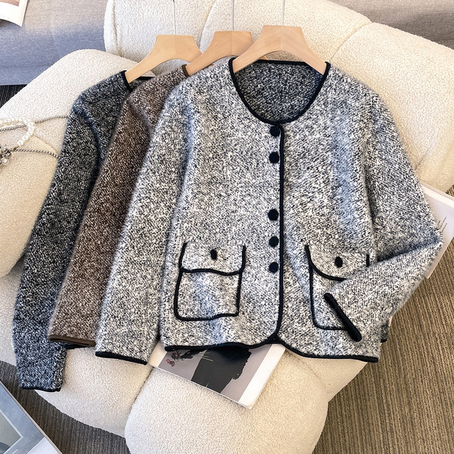 Middle-aged and elderly autumn clothing new fat mom Xiaoxiangfeng long-sleeved knitted three-piece set for middle-aged women wide-leg pants suit