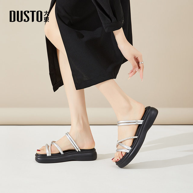 
Dadong Beach Slippers Women's Shoes 2025 Summer New Flat Sole Medium Heel Cover Elegant Iron Diamonds X0250