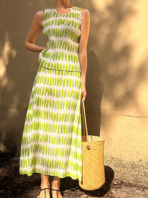 BLUE Y Summer New Pleated Temperature Printed Large Sleeve Mid-length Skirt Green Black and White Commuter