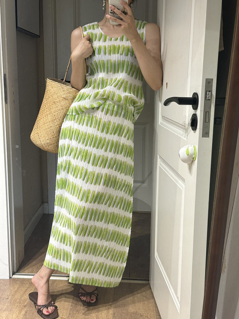 BLUE Y Summer New Pleated Temperature Printed Large Sleeve Mid-length Skirt Green Black and White Commuter