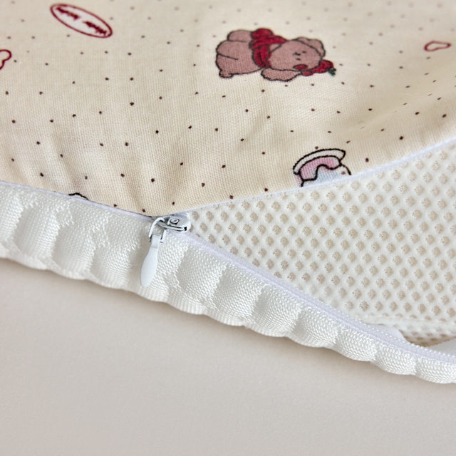 Class A maternal and infant grade dual-sense crescent silicone baby pillow student dormitory cartoon children's pillow student washable pillow