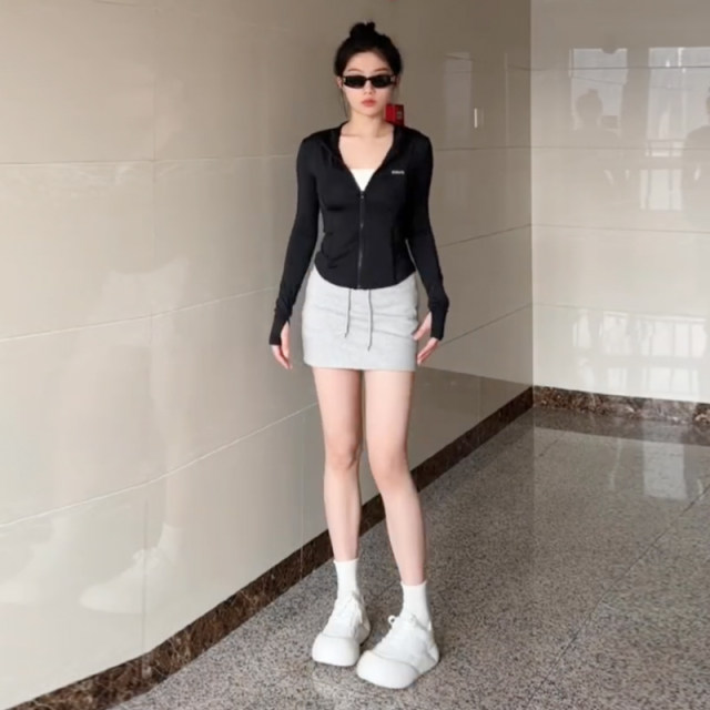 Black drawing half -bodies women's skirt 2024 spring and summer new high waist, thin bag hips A -line casual sports skirt