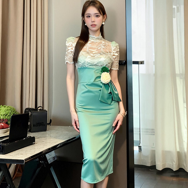Stunningly beautiful small fresh lace dress spliced ​​fake two-piece high-end temperament half-high collar slim hip skirt summer