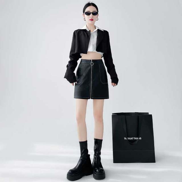 Black skirt for women in spring and autumn 2024 new fashionable temperament high waist zippered a-line skirt hip PU leather short skirt