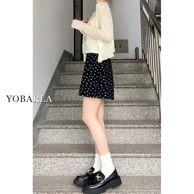 Black floral short skirt for women in summer new large size fat mm high waist slim pear-shaped body retro a-line skirt