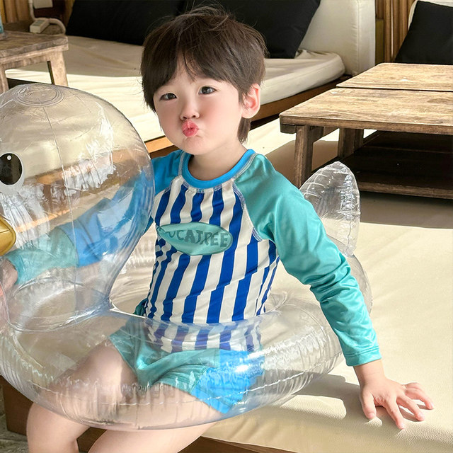 Boys swimsuit 2025 new children's split long-sleeved sun protection swimsuit small, medium and big children's baby beach vacation set