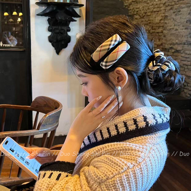 Retro checked cloth art hair clip female autumn and winter side holding temperament back of the head of the head hair broken hair bangs BB clip headdress
