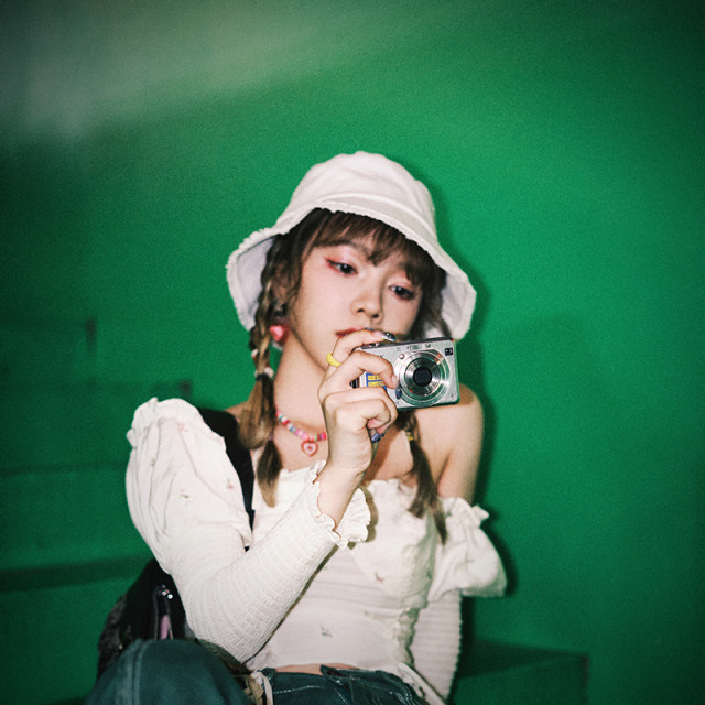 Sony/Sony DSC-W300 retro ccd digital camera German Zeiss lens Hong Kong style portrait filter