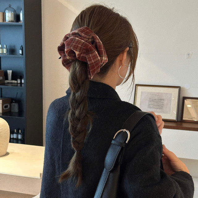 
Hazelnut latte. Retro college style patterned hair rope, large intestine ring, versatile temperament hair ring, rope head, flower hair accessories