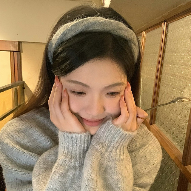 
Mohair wavy headband autumn and winter temperament knitted wool hair press headband increases the top of the skull hairpin high-end hair accessories