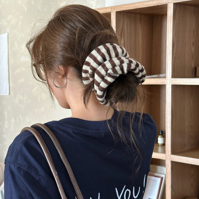 
Autumn and winter atmosphere! Warm wool knitted striped large intestine hair ring for women, lazy style, large hair rope hair accessory