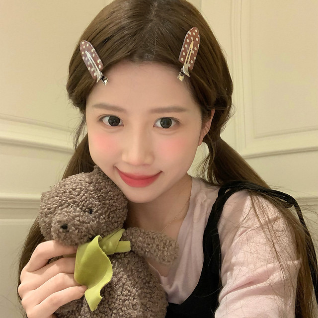 
2 packs of polka-dot makeup clips, hairpins, versatile girl's heartbreaking hair bangs clips, side clips, sweet temperament hair accessories