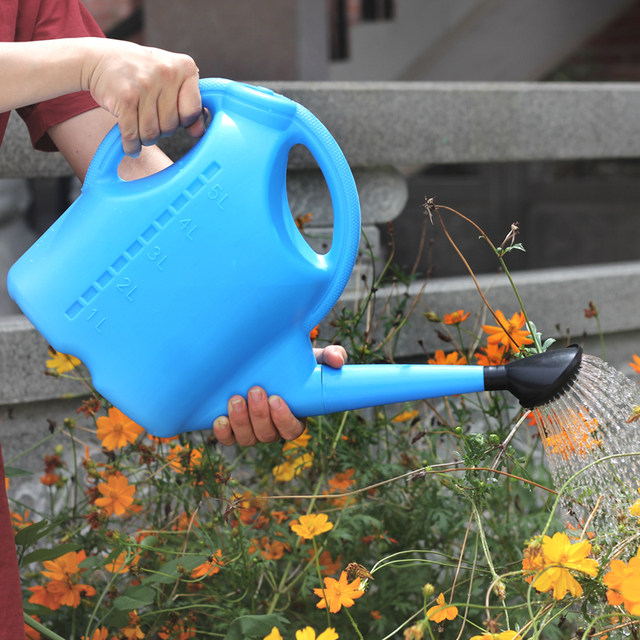 Thickened watering pot household flower watering can plastic long mouth shower pot gardening watering pot flower watering pot large vegetable watering pot
