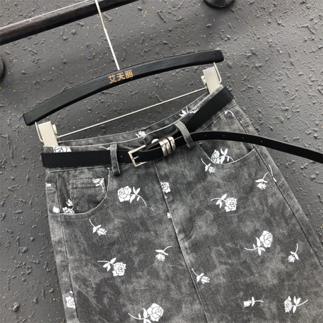 Retro rose print mid -length A -line hip skirt female summer new split high waist thin denim skirt
