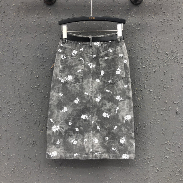 Retro rose print mid -length A -line hip skirt female summer new split high waist thin denim skirt
