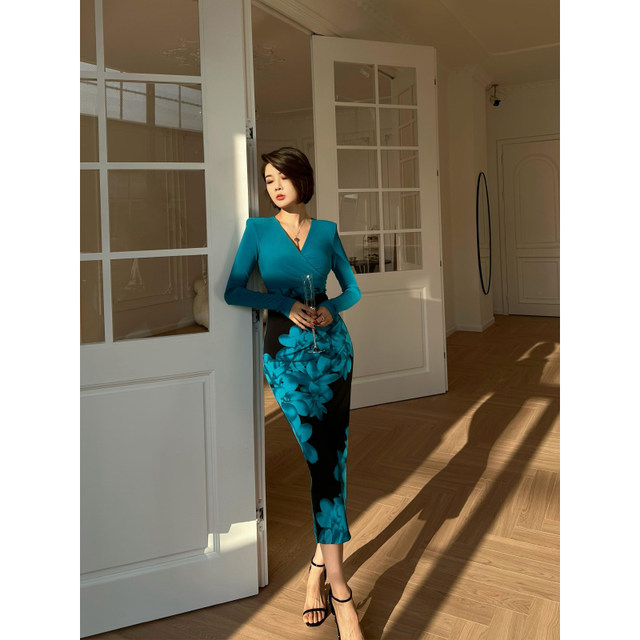 XULU original spring new style striped flower bush knitted hip-pack skirt temperament fashionable long-sleeved V-neck dress
