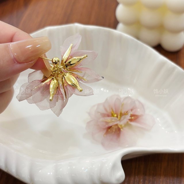 Pink Organza Petal Earrings 2025 New Niche Design Temperament Earrings Super Fairy Holiday Flower Earrings