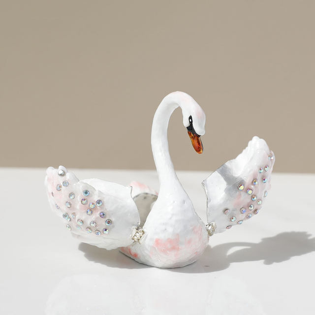 Gradient swan ornaments jewelry box with diamonds, exquisite gift for girlfriend, couple wedding desktop ring