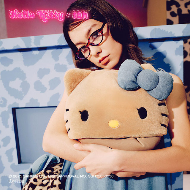 
tbh Brutalist Home Sanrio Hello Kitty Travel Set Canvas Bag U-shaped Pillow Blanket Three-piece Set
