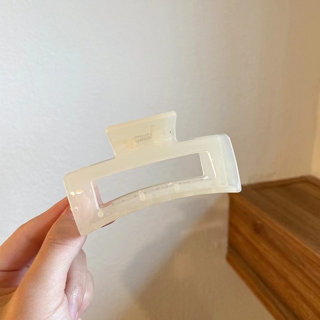 
A square elegant shark clip