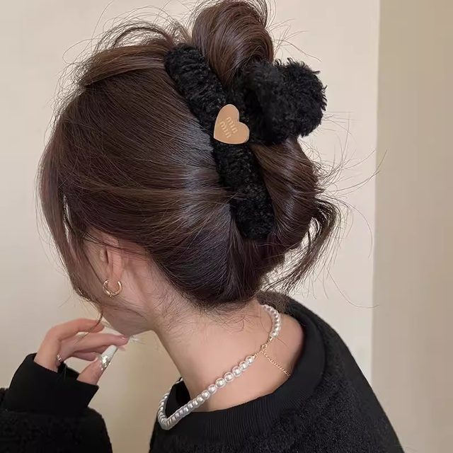 Versatile Love Furry Clip 2025 New Large Hair Clip for Women Back of Head Spring High-end Temperament Shark Clip