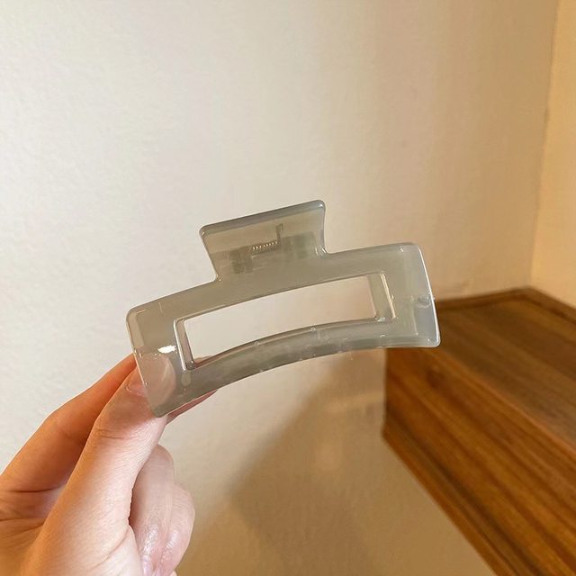 
A square elegant shark clip