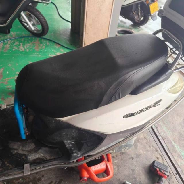 
Suitable for Wuyang Honda 100 Little Princess Seat Cushion Cover, Seat Cushion Cover, Sun Protection and Heat Insulation Models, Almost Universal