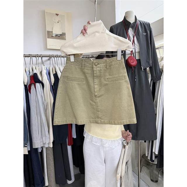 South Korea's Dongdaemun Spring 2025 new Korean version of slim commuter button temperament slim and versatile denim skirt
