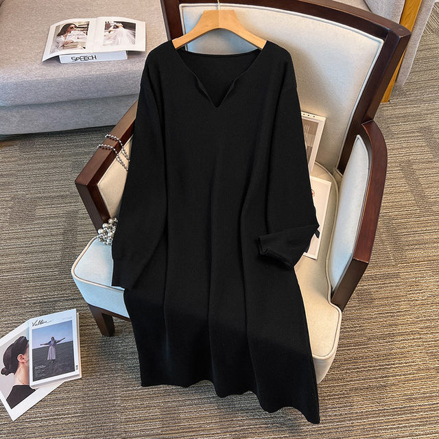 300Jin [Jin is equal to 0.5kg] Extra large size knitted bottoming dress for women in autumn and winter 200 fat mm plus fat loose slimming with coat and long skirt