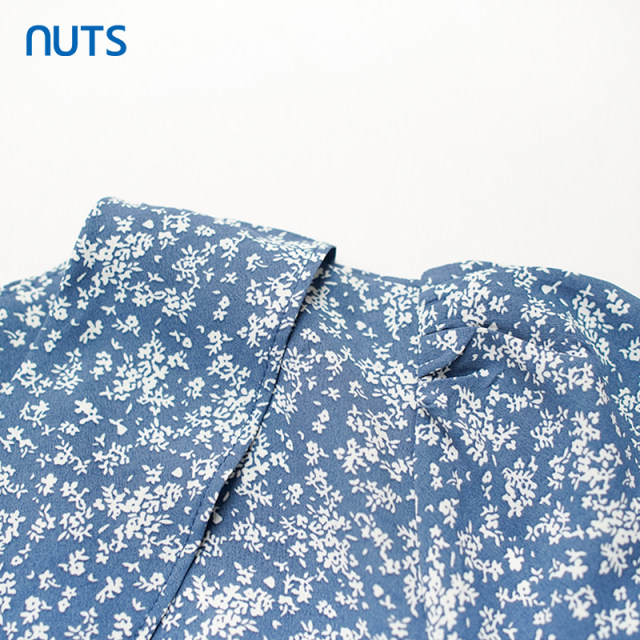 
NUTS autumn new French fresh blue V-neck floral short-sleeved dress for women