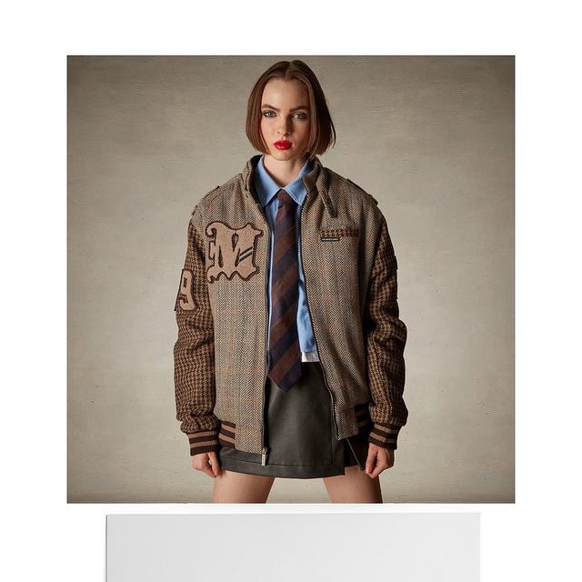 Self-operated members only women's big tweed sports jacket - beige straight hair
