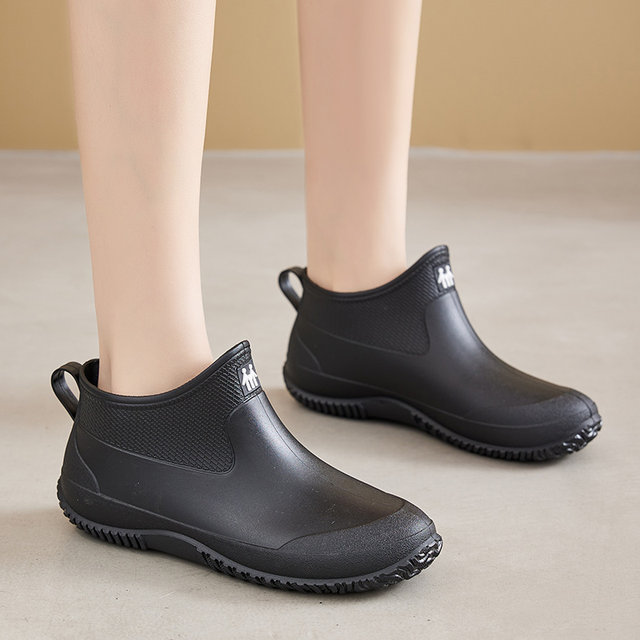 Korean version of the new short-tube rain boots for women, waterproof and non-slip women's rain boots, kitchen water shoes, adult thick-soled wear-resistant rubber shoes