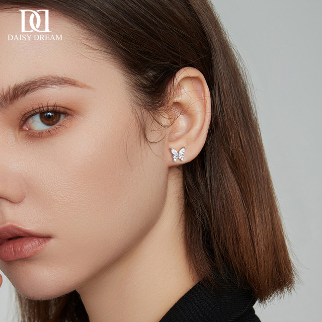 Medical titanium steel butterfly earrings for women exquisite super flash diamond titanium alloy earrings high-end ear piercing cold wind ear decoration
