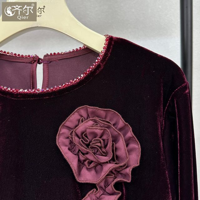 
Middle-aged and elderly women's velvet tops 2025 autumn new Chinese style three-dimensional flower exquisite large size tops trendy