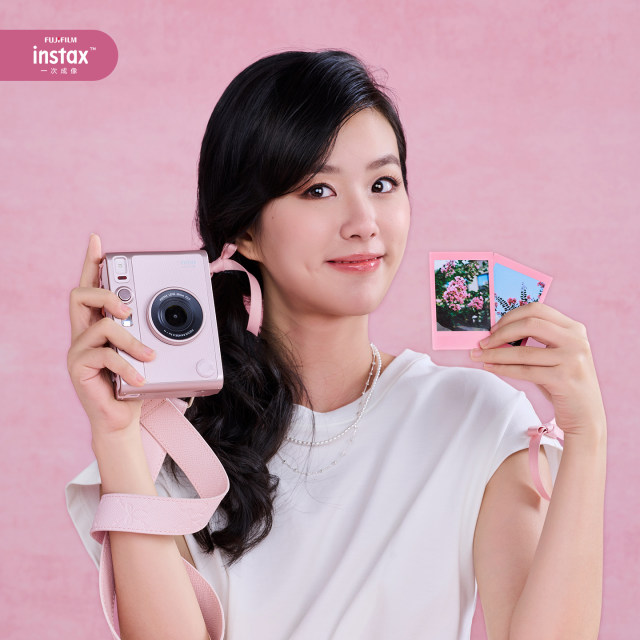 Fuji mini evo warm rose camera gift box contains instant photo paper digital analog mini camera