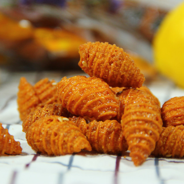 Nostalgic snacks for the post-8090 generation, delicious sweet conch crisps, shell crisps, casual puffed snacks, 20 bags