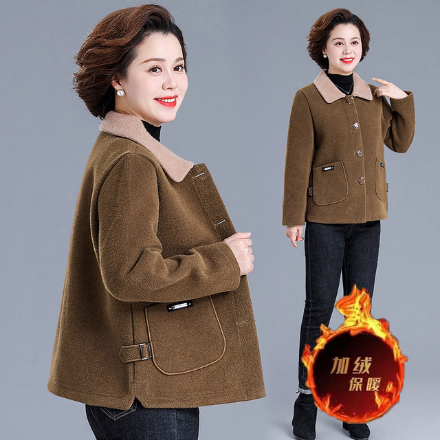 Middle-aged mother autumn and winter mink velvet coat short fashionable middle-aged and elderly woolen top 2025 new