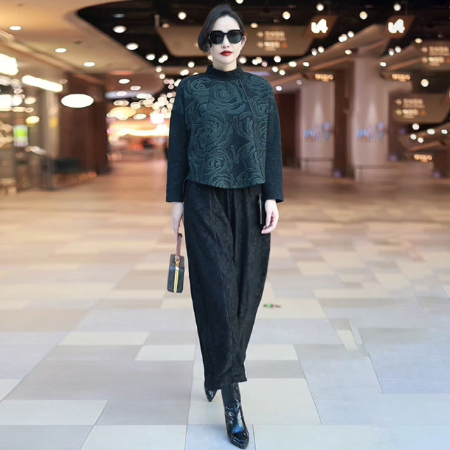 High-end middle-aged mother two-piece set autumn and winter new high-neck large size pullover top with harem pants fashion suit