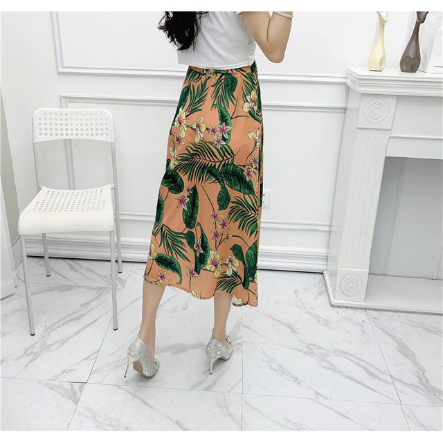 2021 autumn women's French retro printed A-line skirt elastic high-waisted slim and versatile mid-length skirt