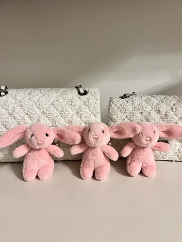 Мне жаль /Я толстый в этом году, я получил толстый розовый кулон кролика