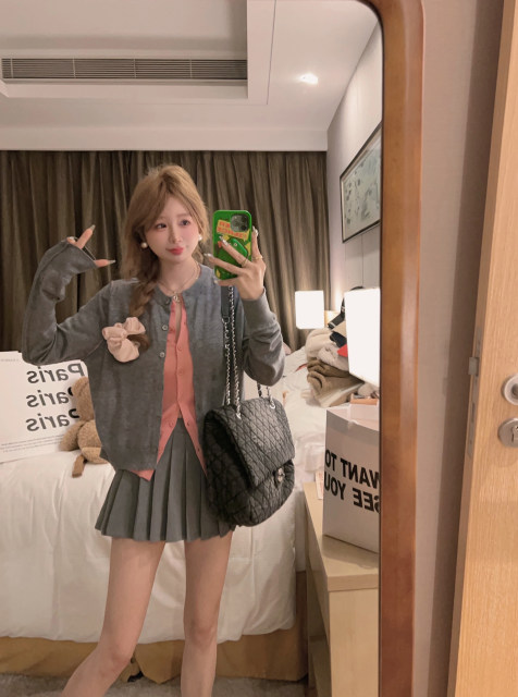 Yukiss miu fake two-piece contrasting color knitted cardigan for women spring and autumn Korean slim-fitting thin versatile fashionable top