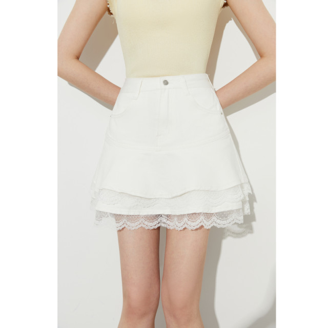 2025 summer new white denim skirt for women high waist lace spliced ​​short skirt temperament beautiful skirt
