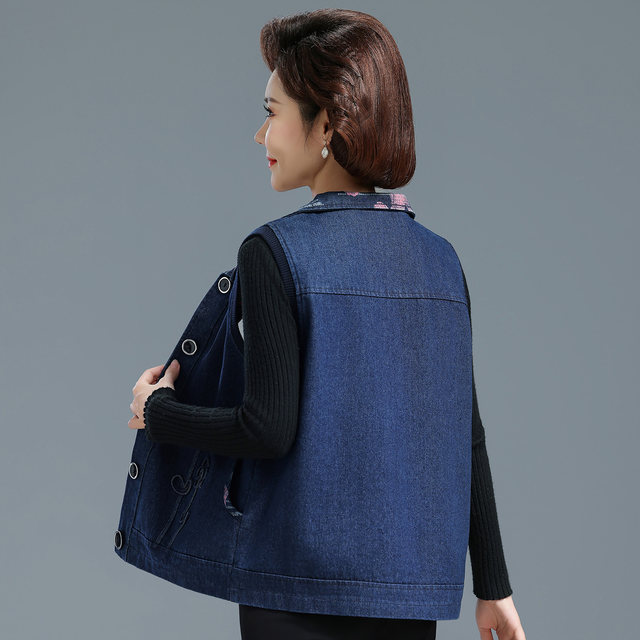 Middle-aged and elderly women's spring and autumn new embroidered cotton denim vest mother suit loose large size sleeveless short jacket
