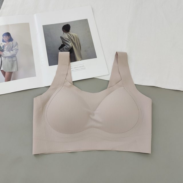Medium-sized, large-size, traceless, comfortable, nude, sports underwear for women, fixed cup, no steel ring, wide shoulder strap, anti-exposure bra