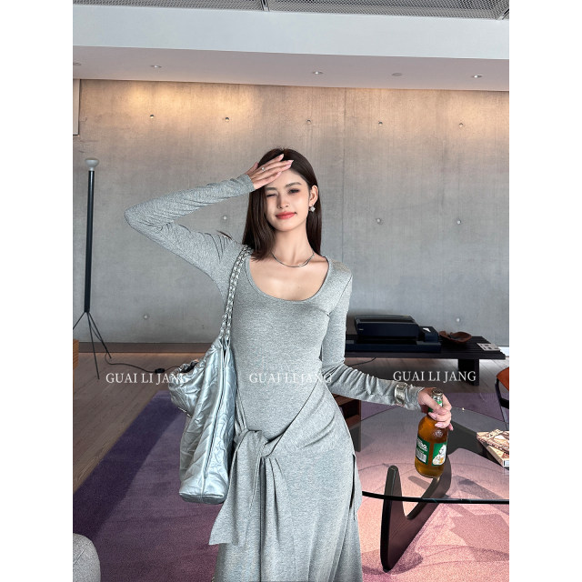 Spring and summer knitted dress for women, sexy long sleeves, waist-hugging temperament, inner straps, U-neck base, hip-packing long skirt