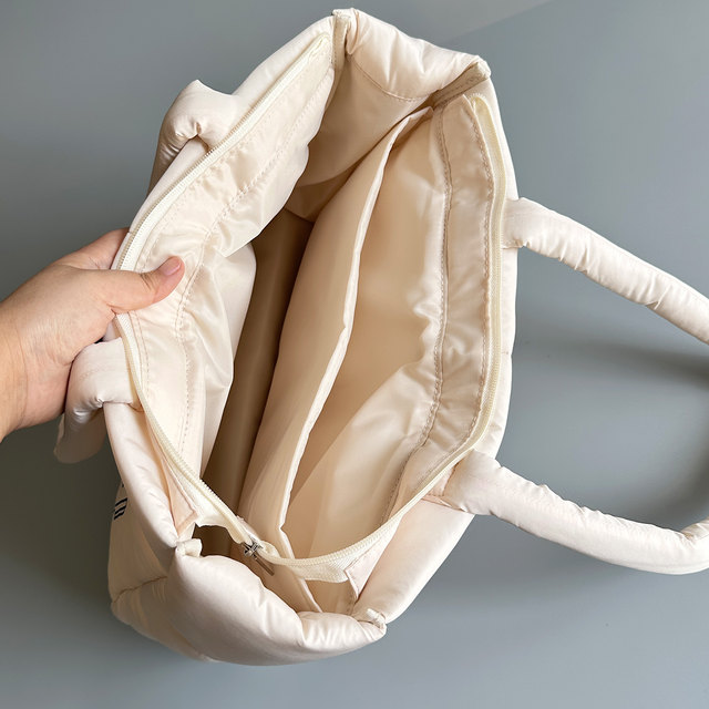 Good products for export and foreign trade! Thickened shock-absorbing soft down bag, shoulder commuter computer bag 13.3 inches, cute daily casual college student class bag, non-shoulder work document bag